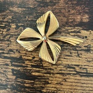 Chic Gold-Toned Bow Brooch